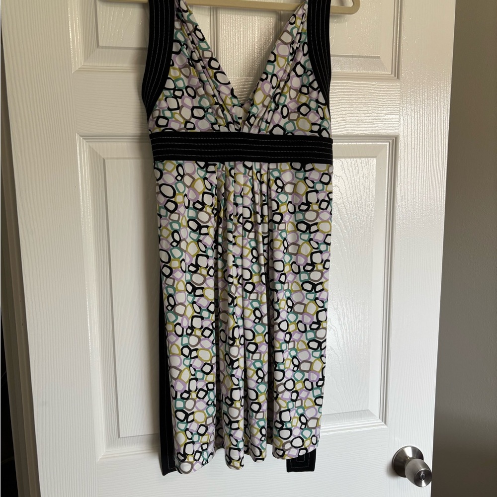 BCBGMaxAzria Black and White Print Sleeveless V-Neck Dress